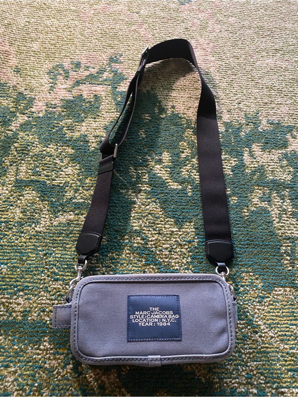 Marc Jacobs Camera Crossbody Bag in Light Gray with Black Strap - Picture 2 of 4